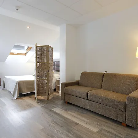 Santa Rosa, Blue Hotel Gijón