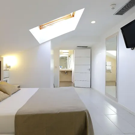 Hotel Santa Rosa, Blue 3*