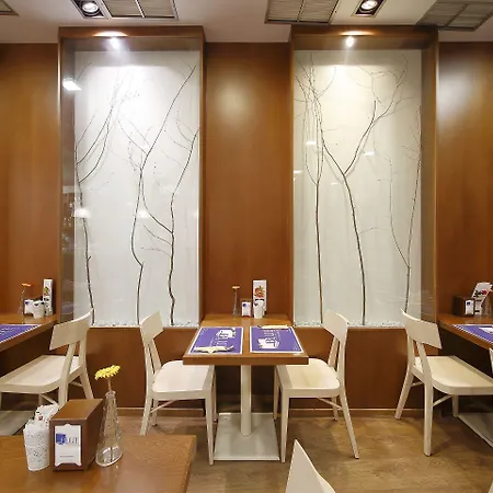 Santa Rosa, Blue Hotel Gijón