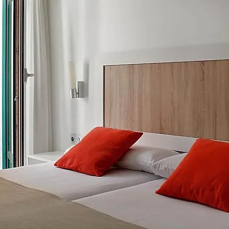 Hotel Santa Rosa, Blue