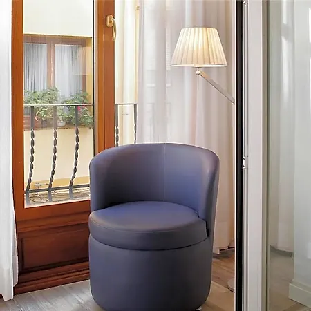 Santa Rosa, Blue Hotel Gijon